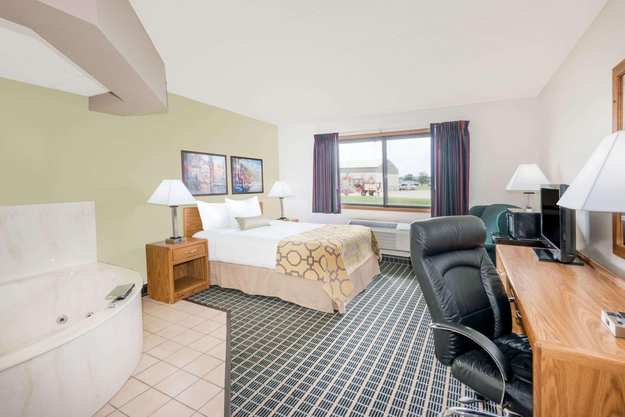 Baymont By Wyndham Marshalltown Exterior foto